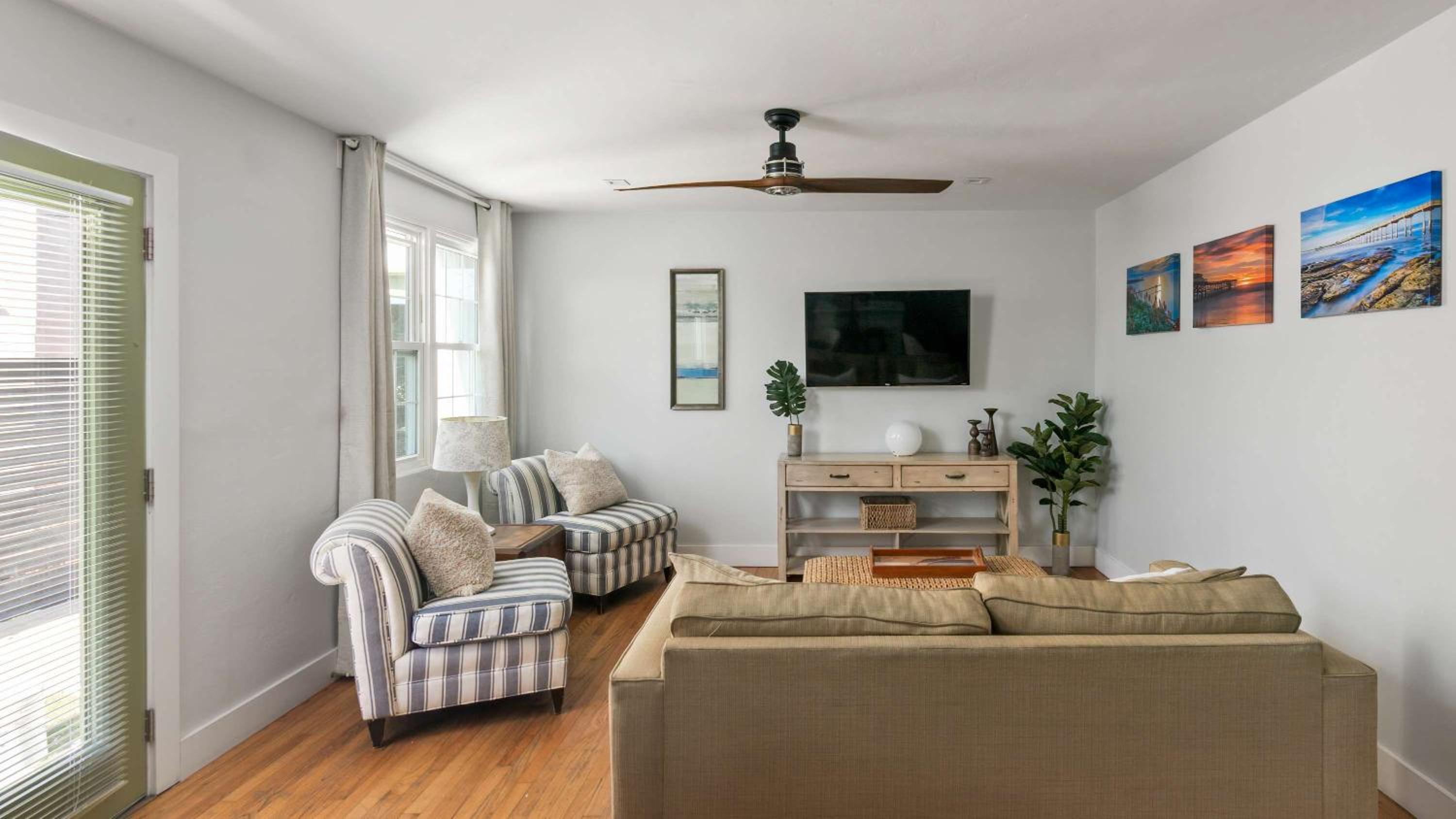 6 Bedroom Family Getaway Walk to Law Street Beach view 5