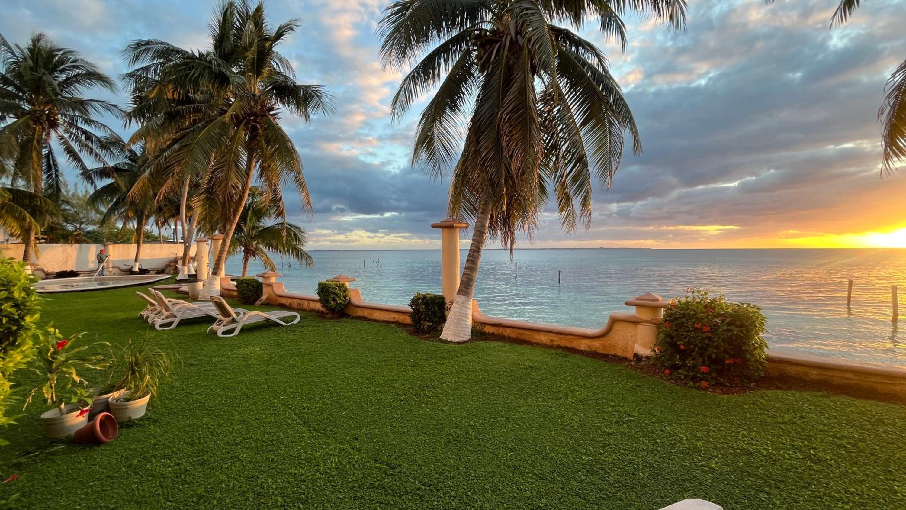 Beautiful Apartment In Cancun Beach Front Ocean View