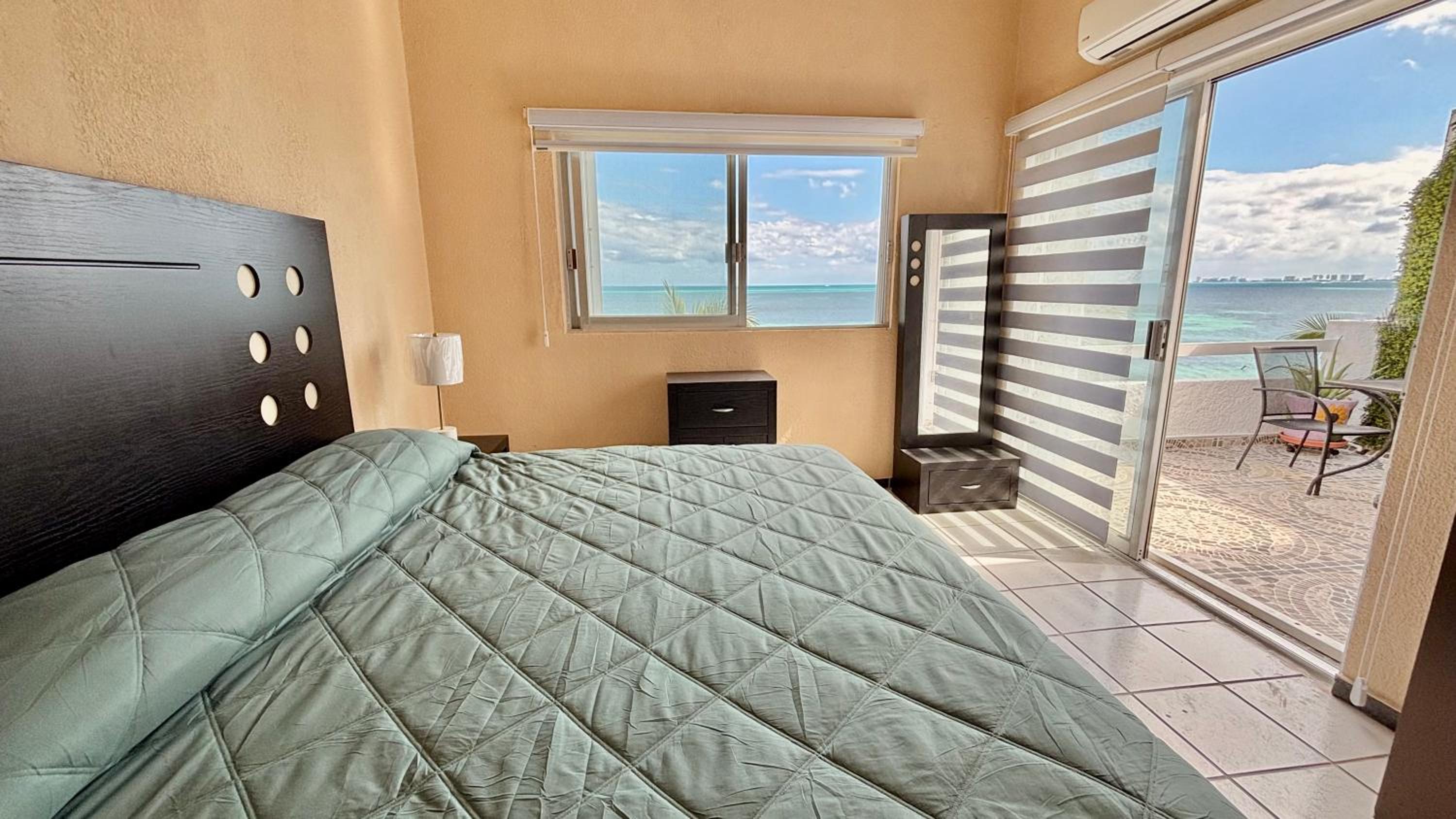 Beautiful Apartment In Cancun Beach Front Ocean View