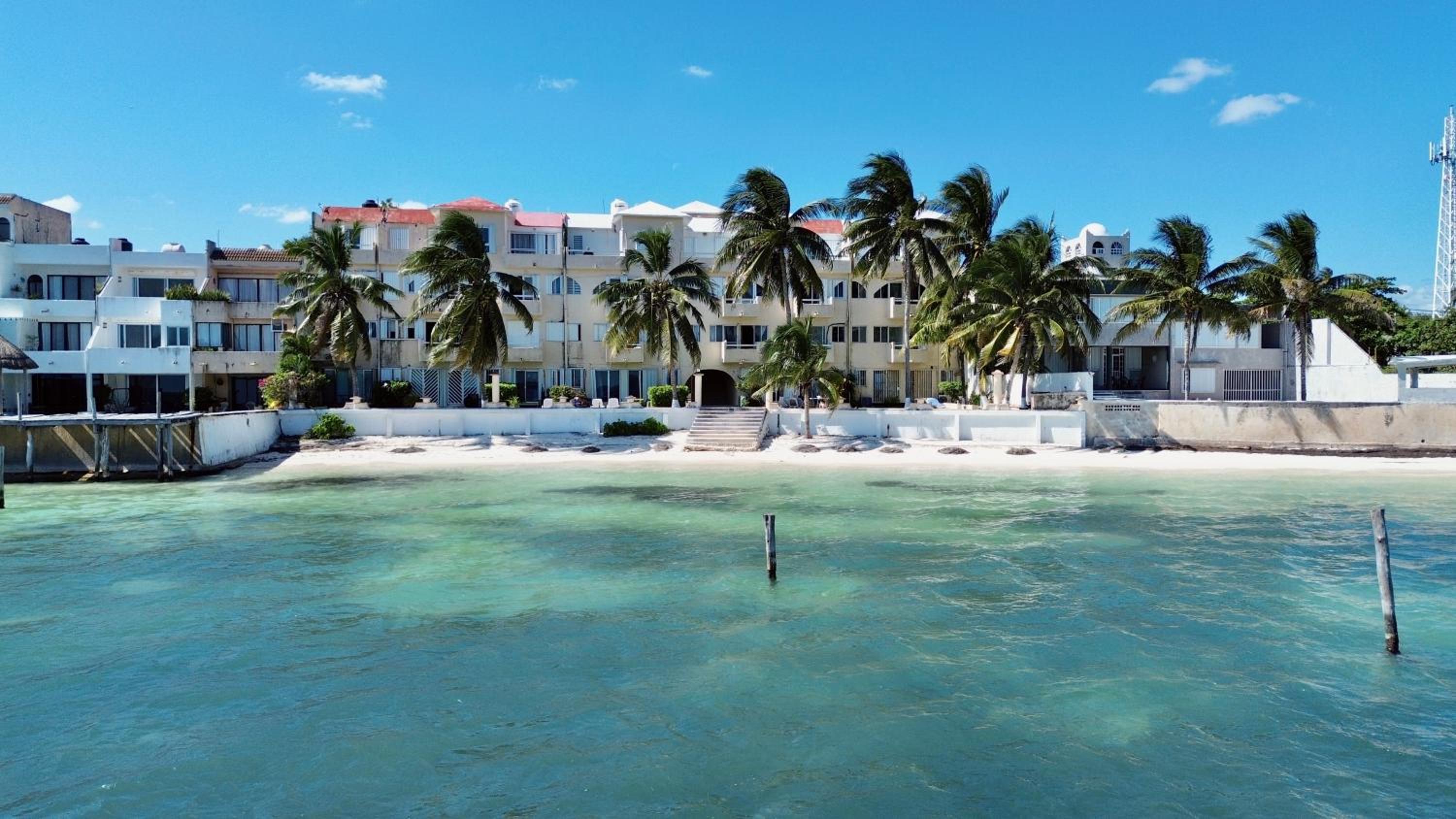 Beautiful Apartment In Cancun Beach Front Ocean View