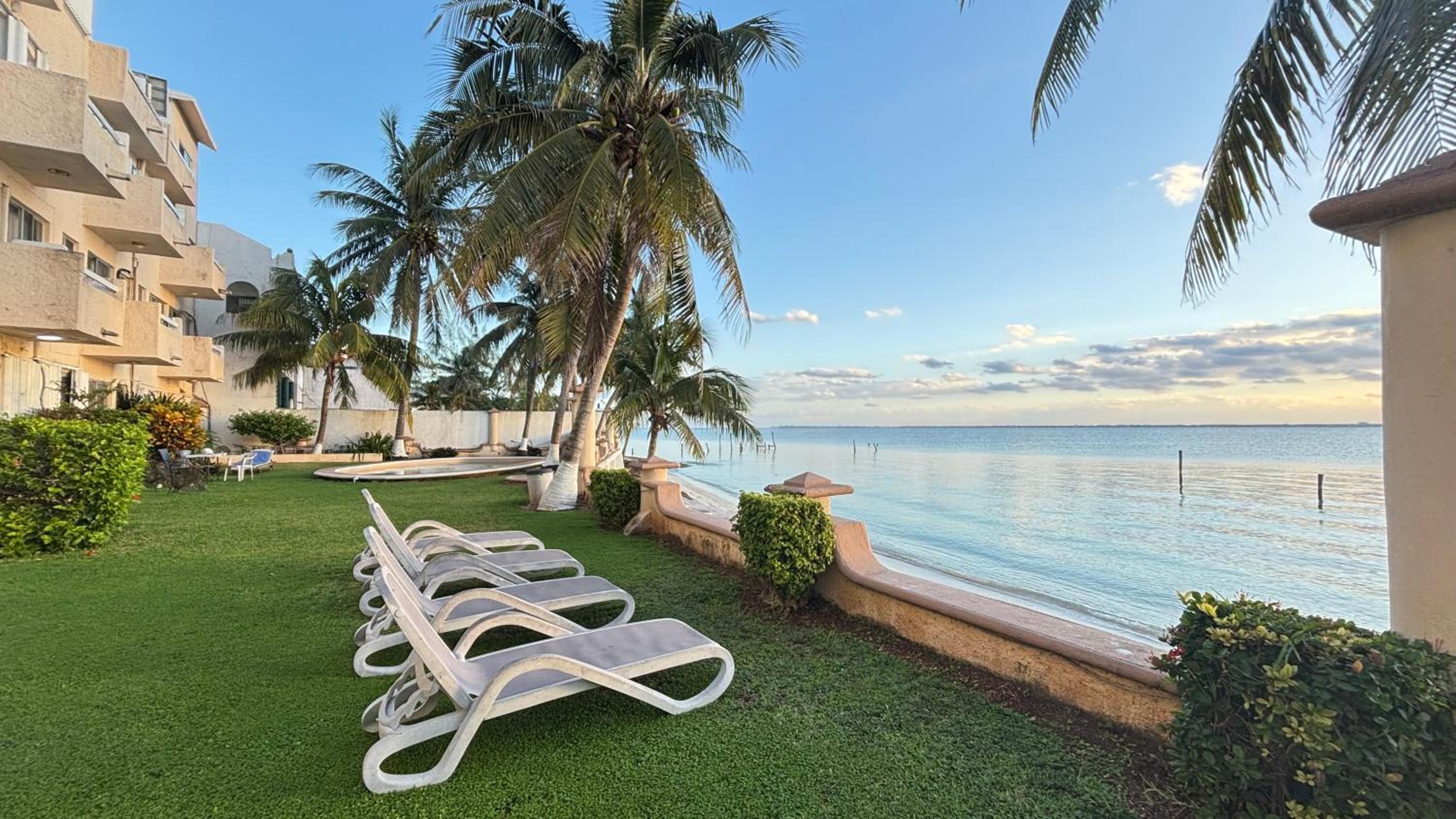Beautiful Apartment In Cancun Beach Front Ocean View