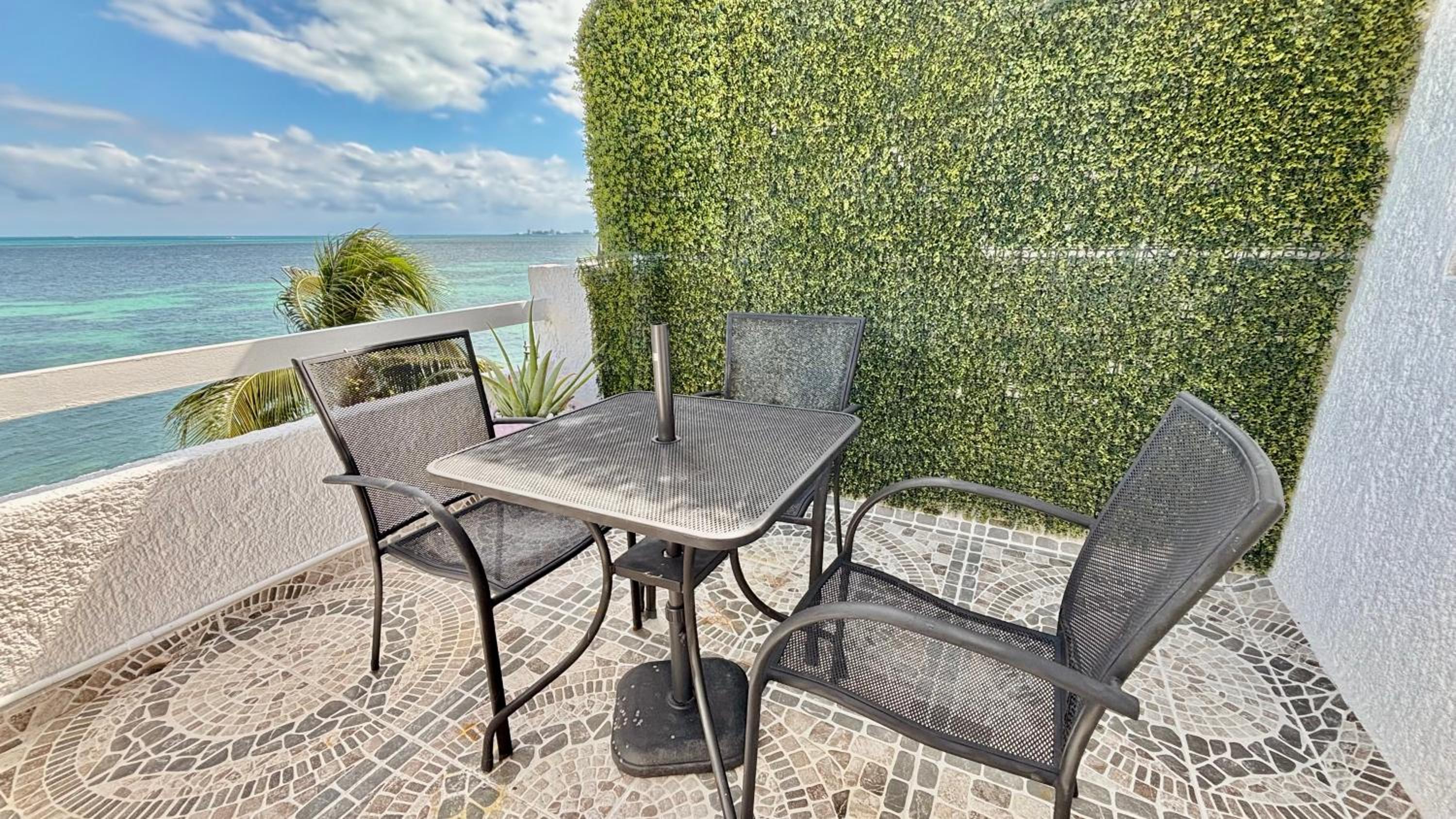 Beautiful Apartment In Cancun Beach Front Ocean View