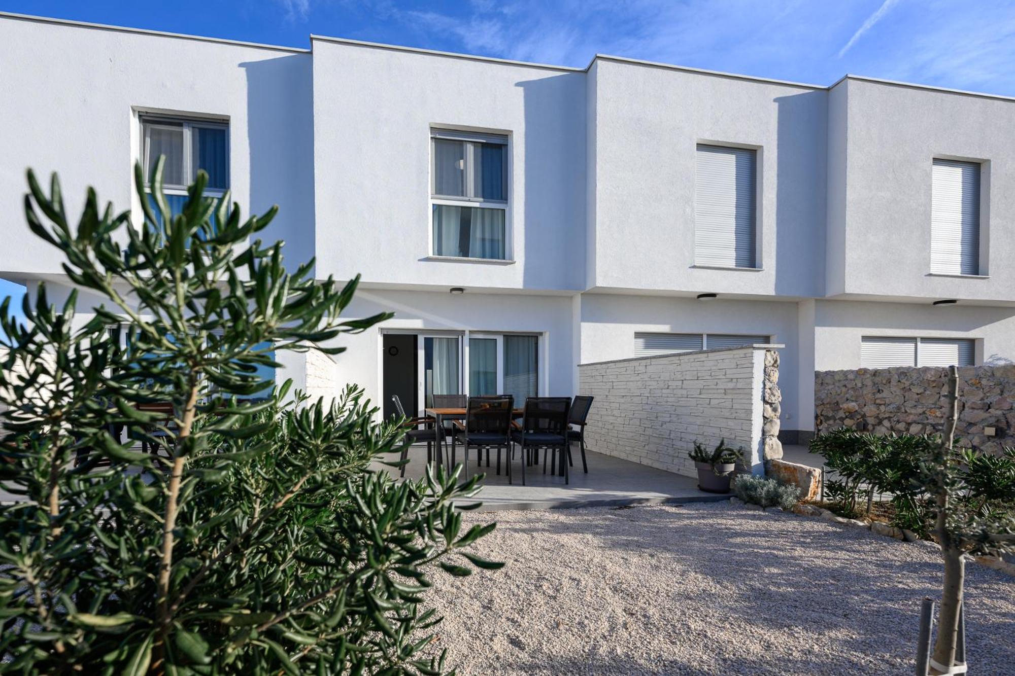 Roris House view 2