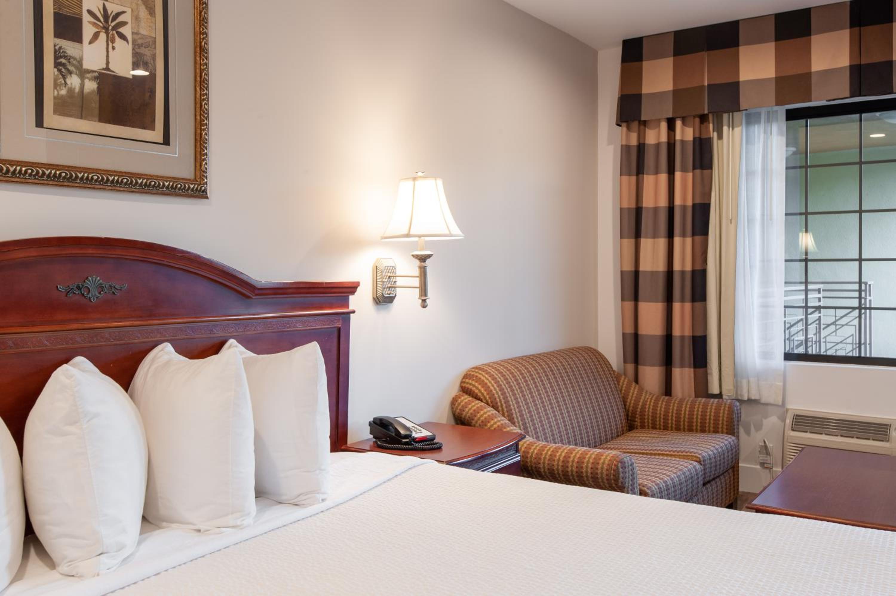 Studio City Court Yard Hotel