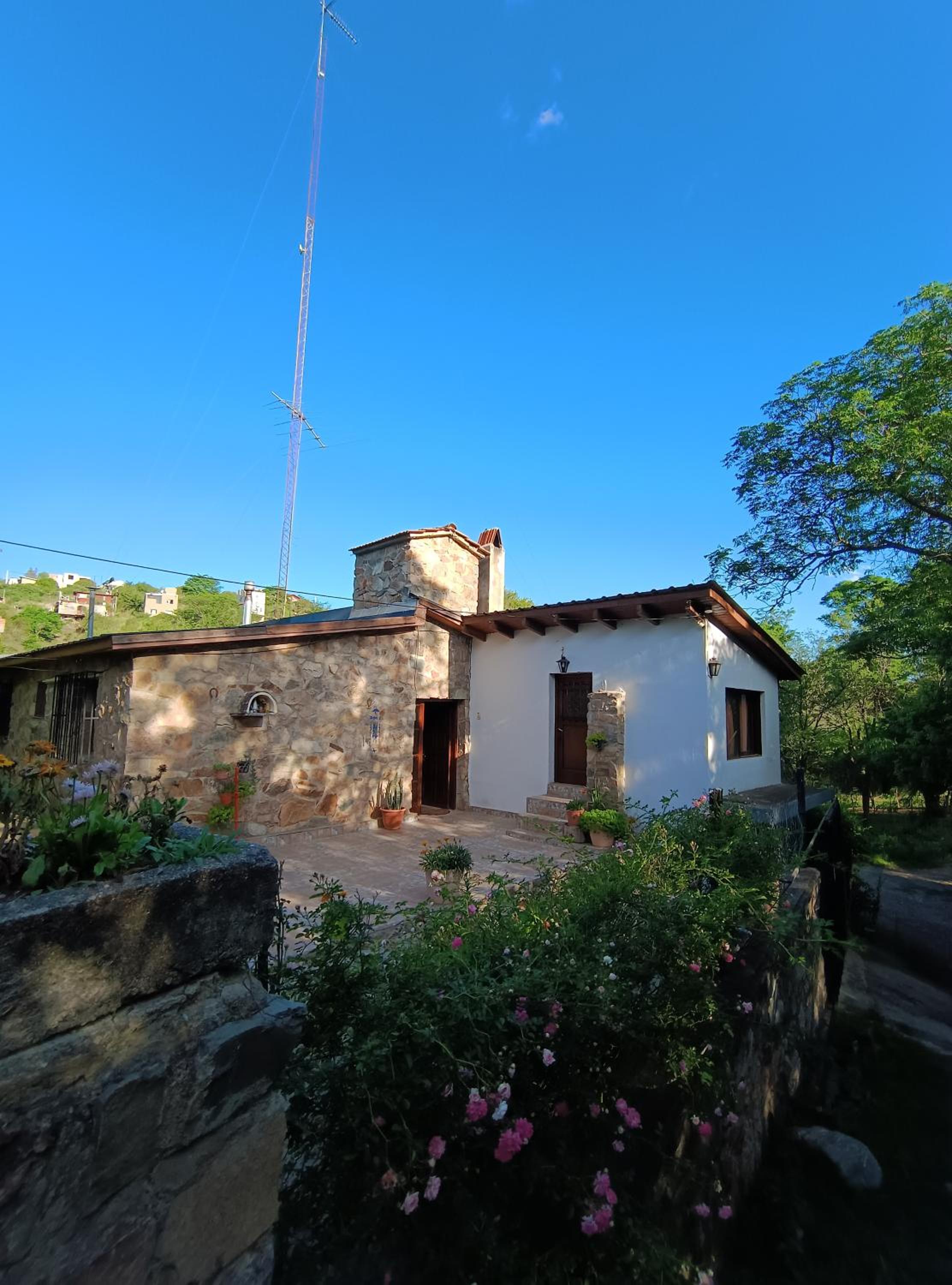 CASA FRENTE Al RIO VALLE HERMOSO