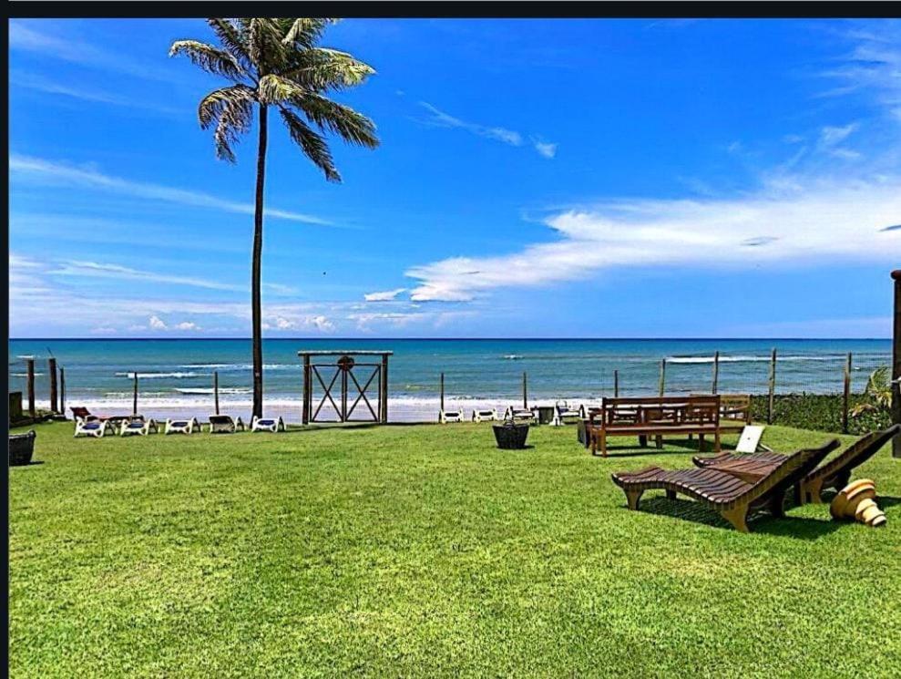 Apartamento Térreo 3 suítes Master Resort Treebies à Beira Mar Subauma Bahia