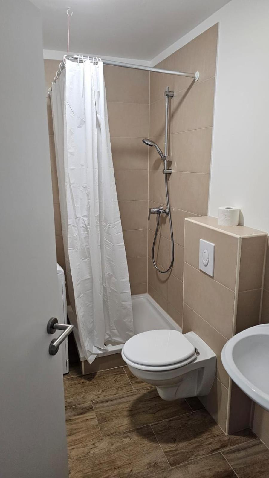 Helle Wohnung mit Balkon perfekt für Monteure und Arbeiter