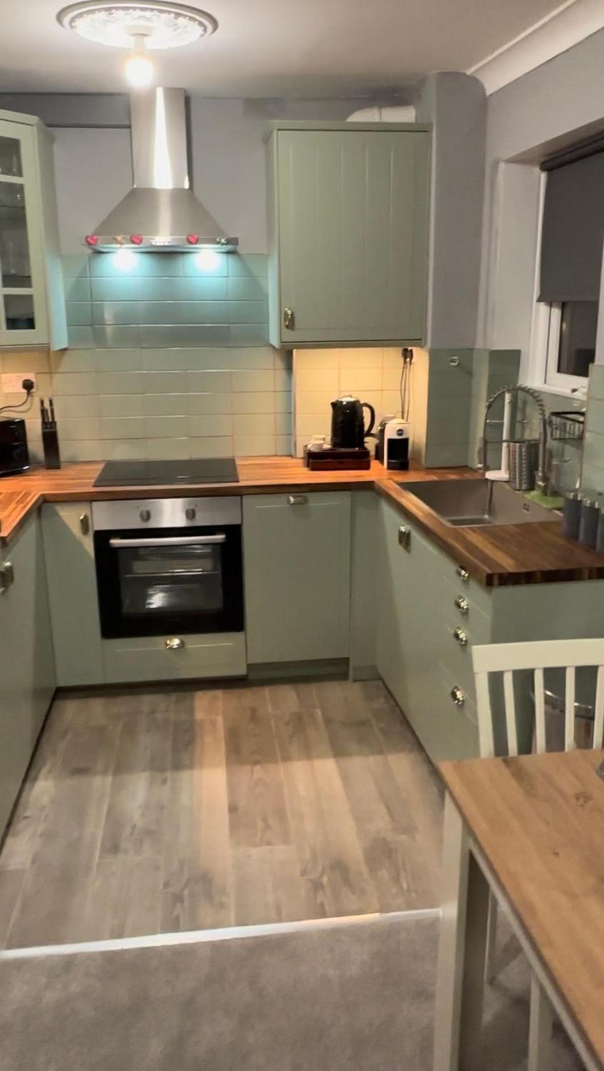 Sleeps 4,Roof Garden, Top Apartment, Zone 2 Cls Central