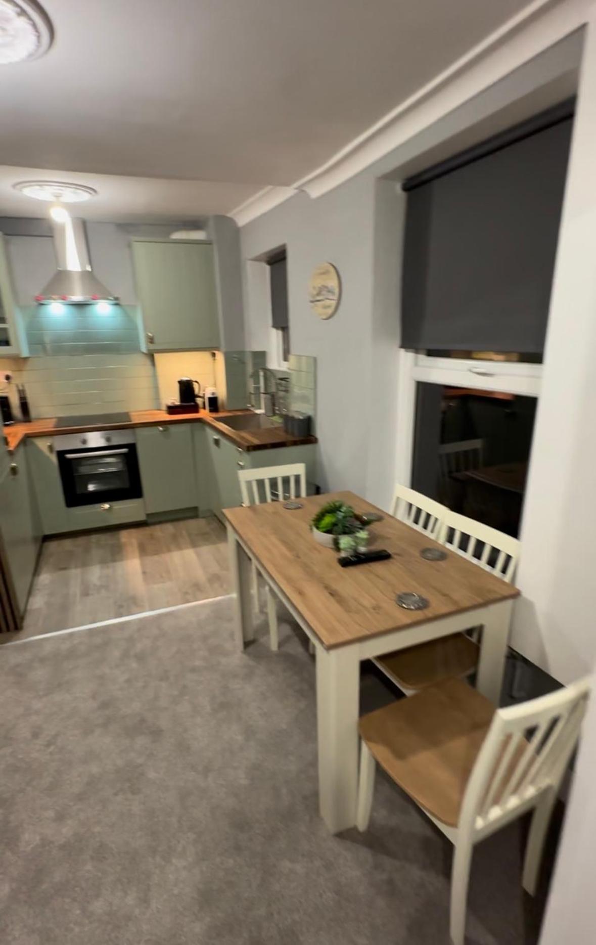 Sleeps 4,Roof Garden, Top Apartment, Zone 2 Cls Central