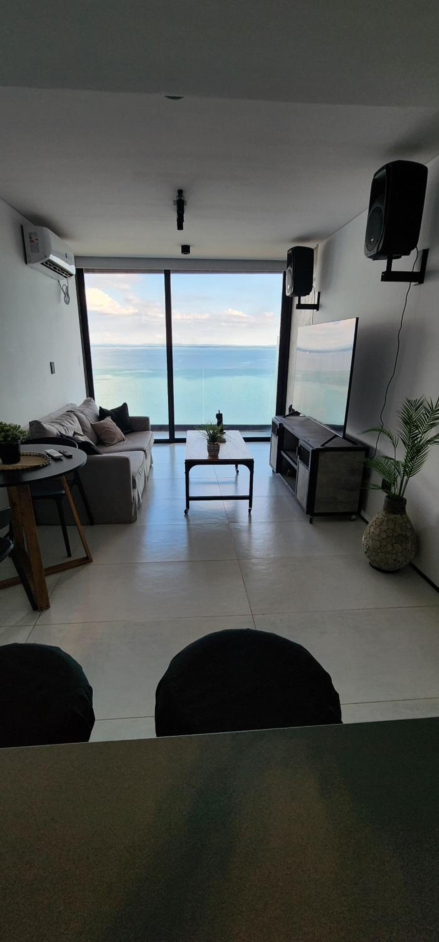 Departamento frente al rio