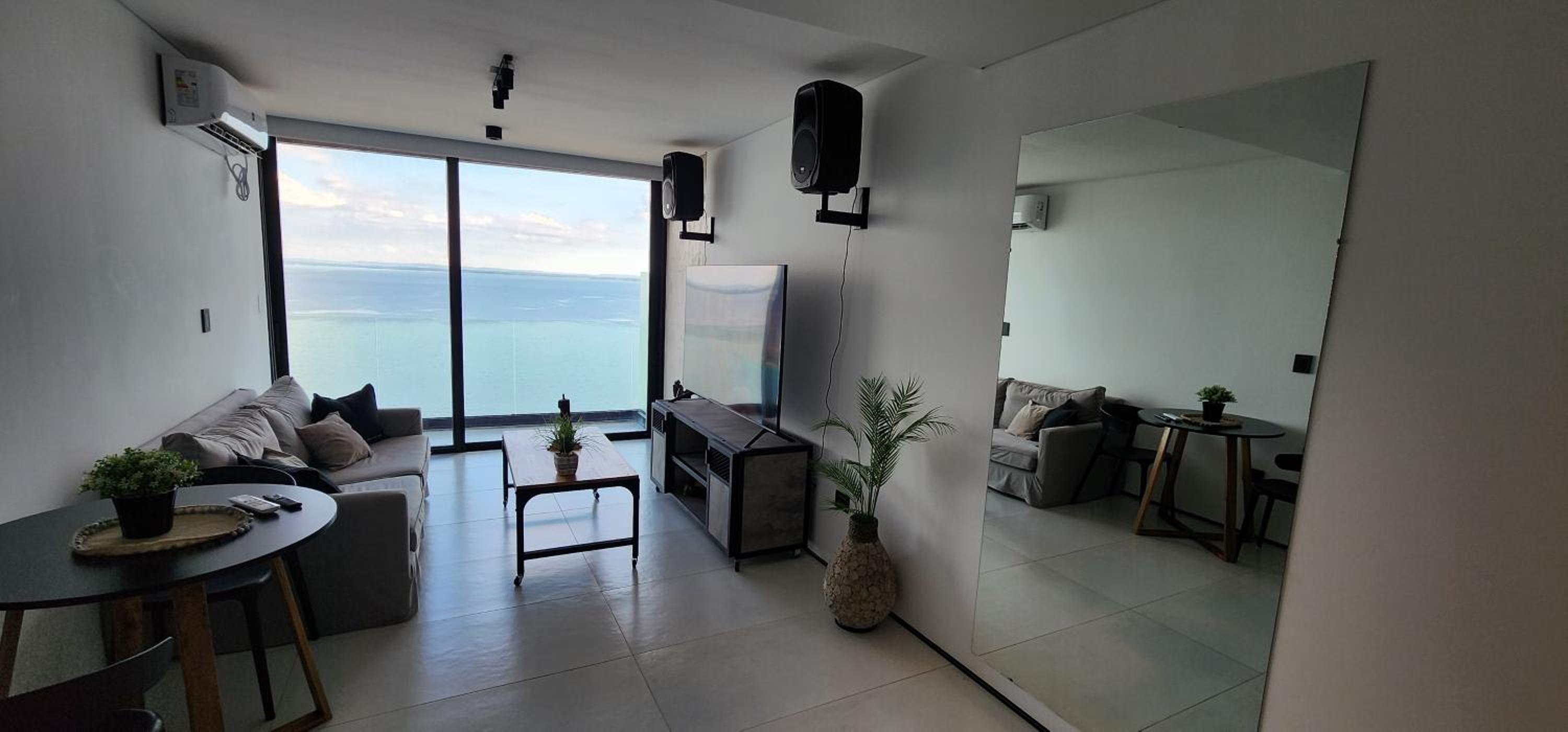 Departamento frente al rio