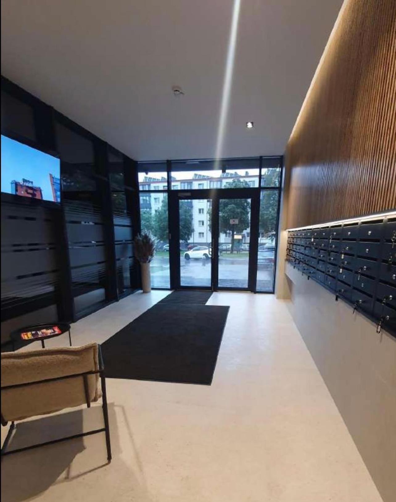 Panoramic city center apartment