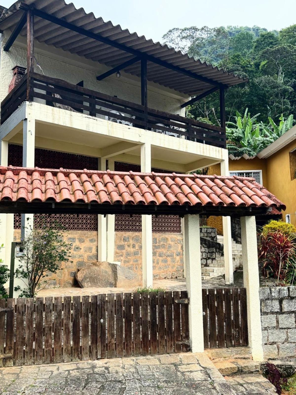 Casa ampla com vista para o mar