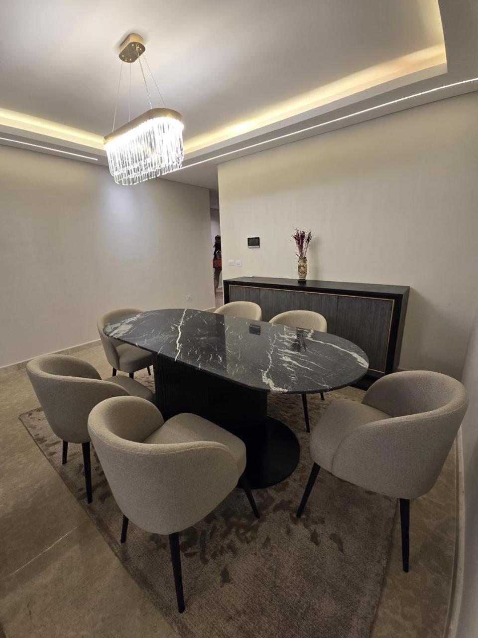 Elegant Zed Park Apartment