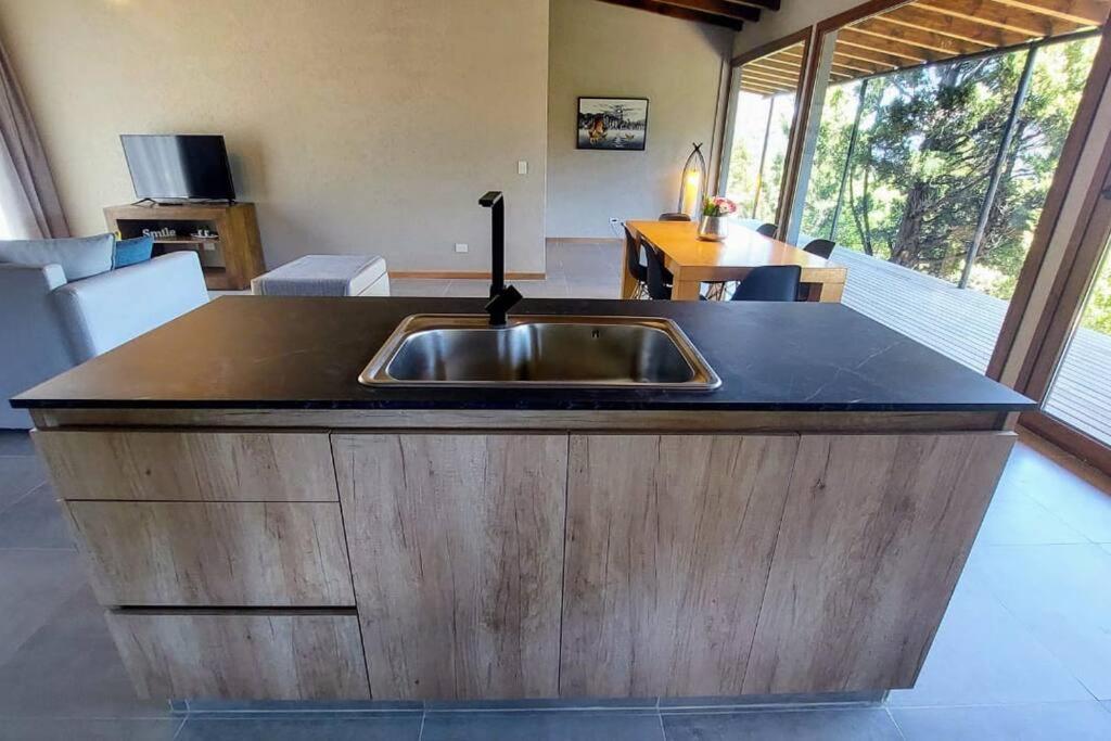 Casa con vista al lago y cerros