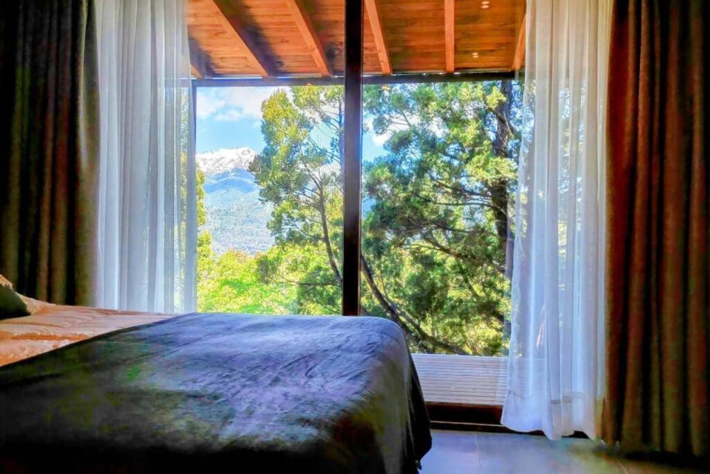 Casa con vista al lago y cerros