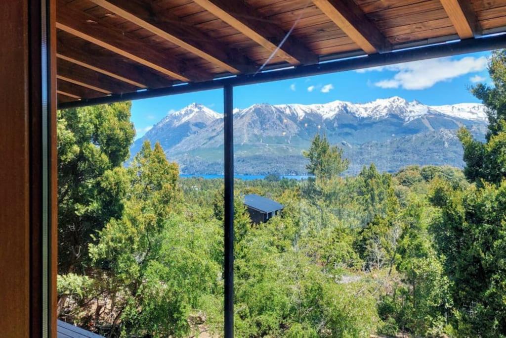 Casa con vista al lago y cerros