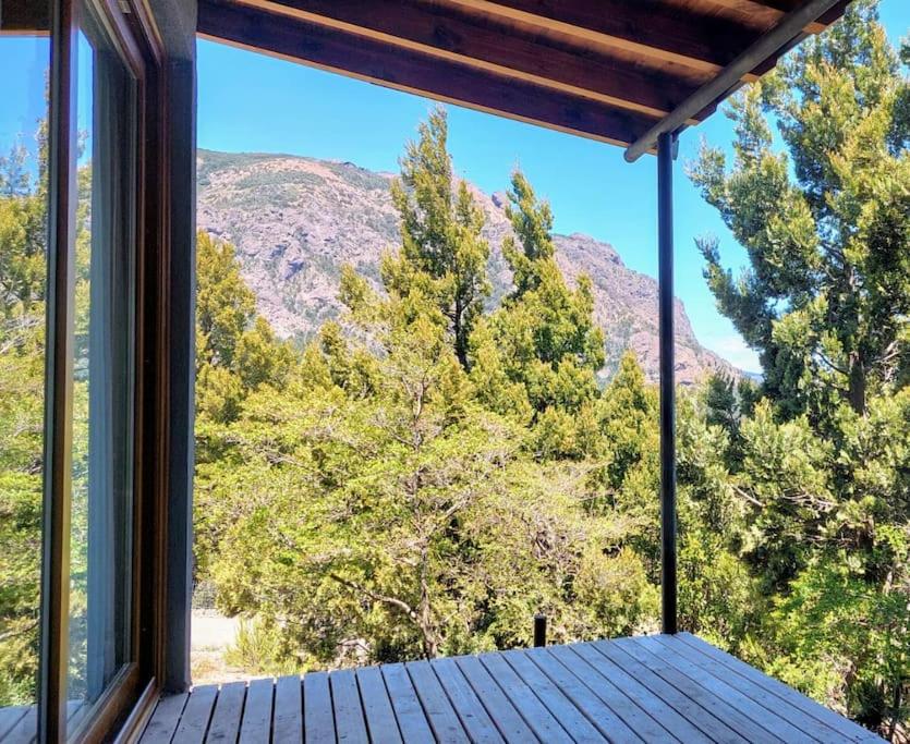 Casa con vista al lago y cerros