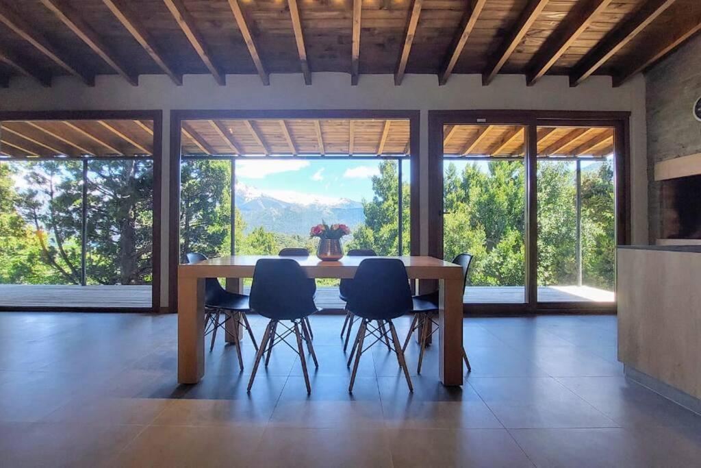 Casa con vista al lago y cerros
