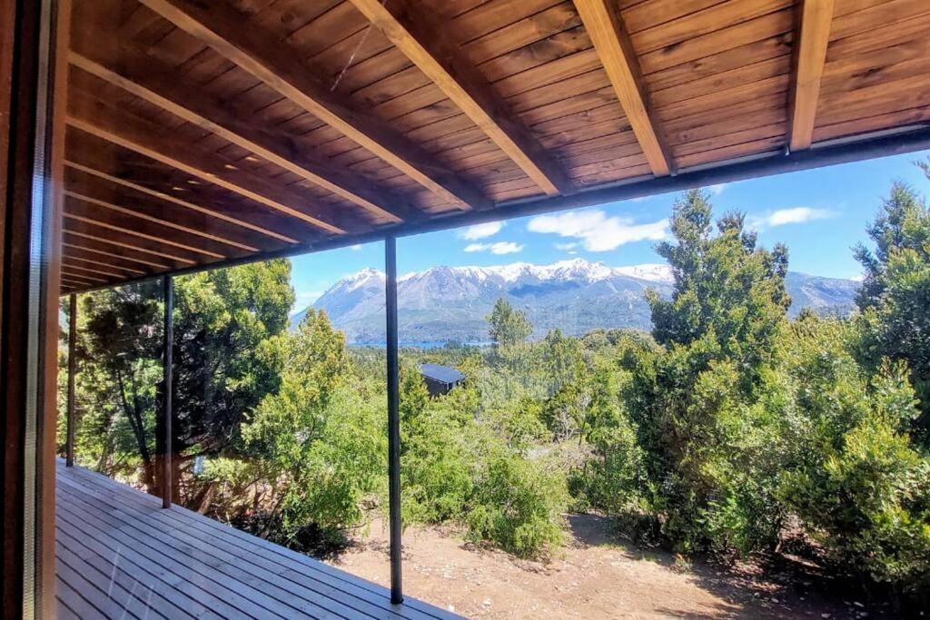 Casa con vista al lago y cerros