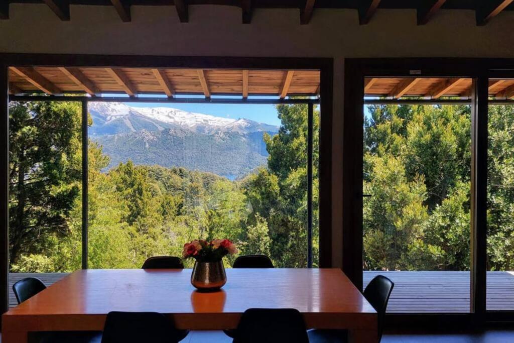 Casa con vista al lago y cerros
