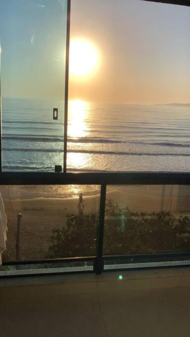 Frente mar com 3 quartos!