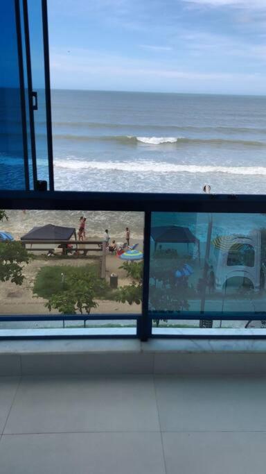 Frente mar com 3 quartos!
