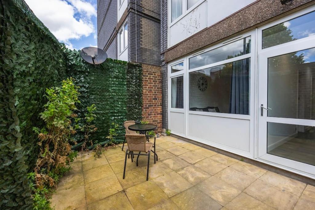 Spacious 2BR Gem - Close to Clapham Junction