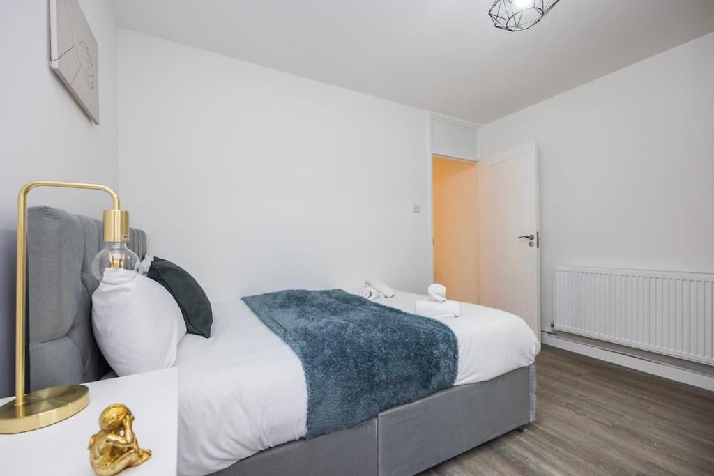 Spacious 2BR Gem - Close to Clapham Junction