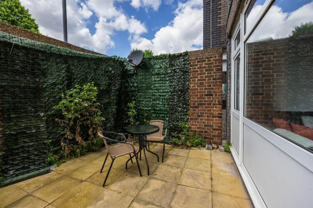 Spacious 2BR Gem - Close to Clapham Junction