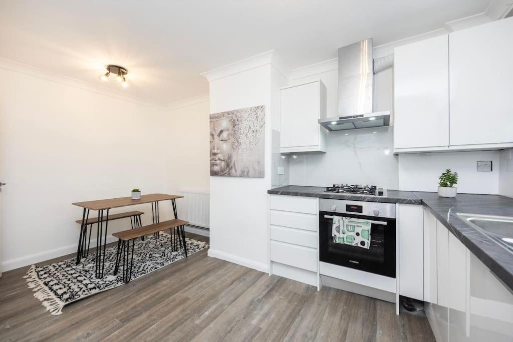 Spacious 2BR Gem - Close to Clapham Junction