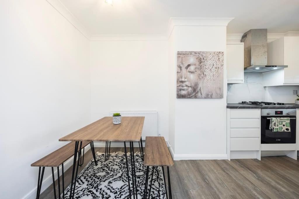 Spacious 2BR Gem - Close to Clapham Junction