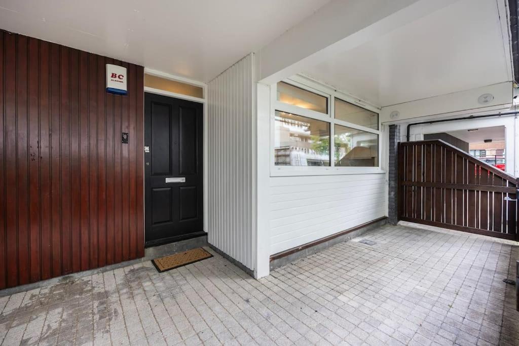 Spacious 2BR Gem - Close to Clapham Junction