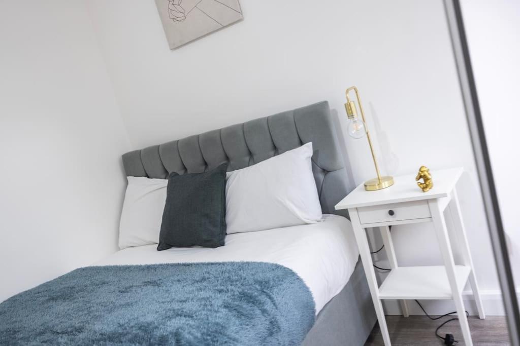 Spacious 2BR Gem - Close to Clapham Junction