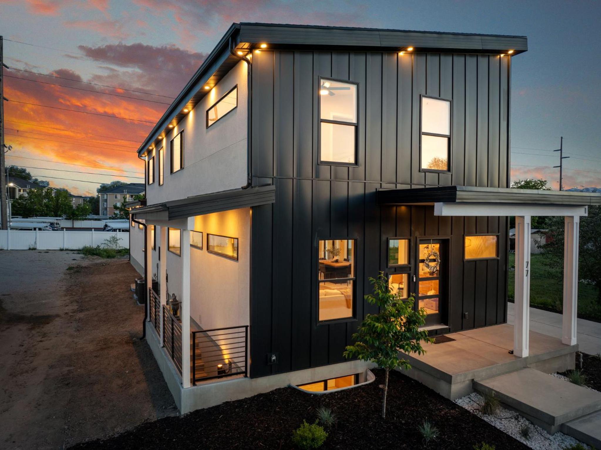 Modern Style Apartment Near Canyon RSL and expo view 3