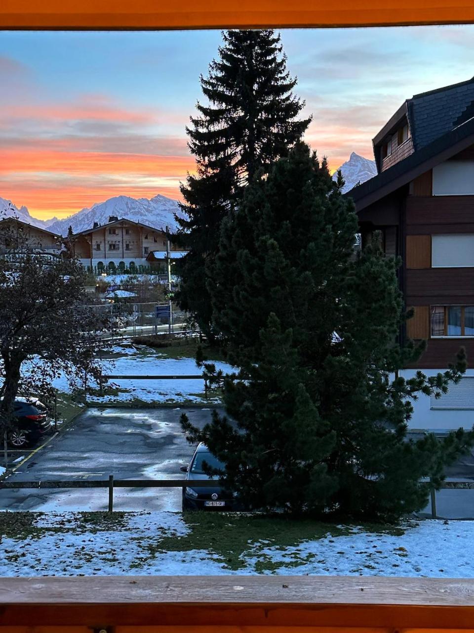 Central flat in Villars sur Ollon, Amethyste, for 4, with two double beds, balcony and 75m to ski-train