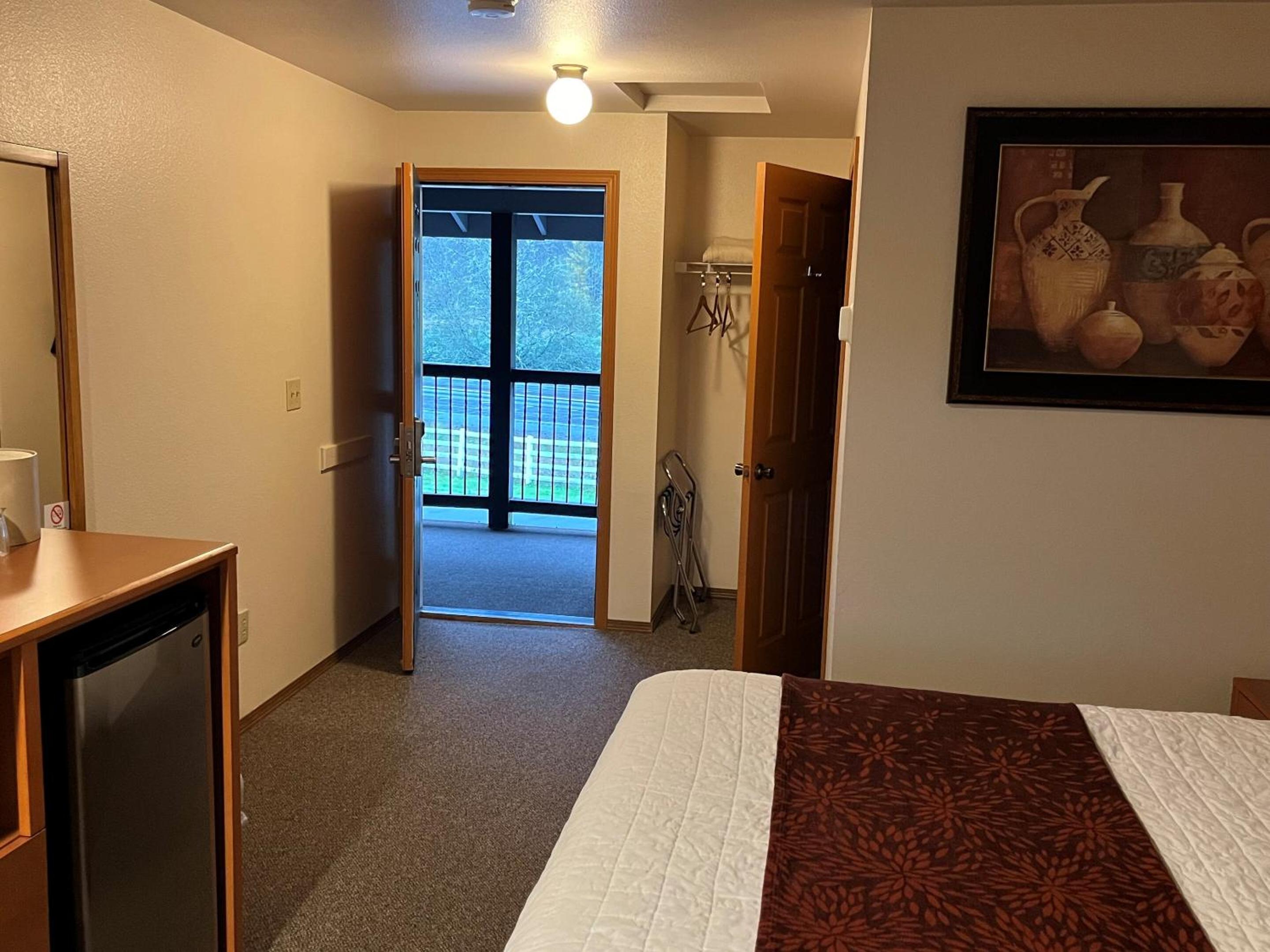 Seasons Motel