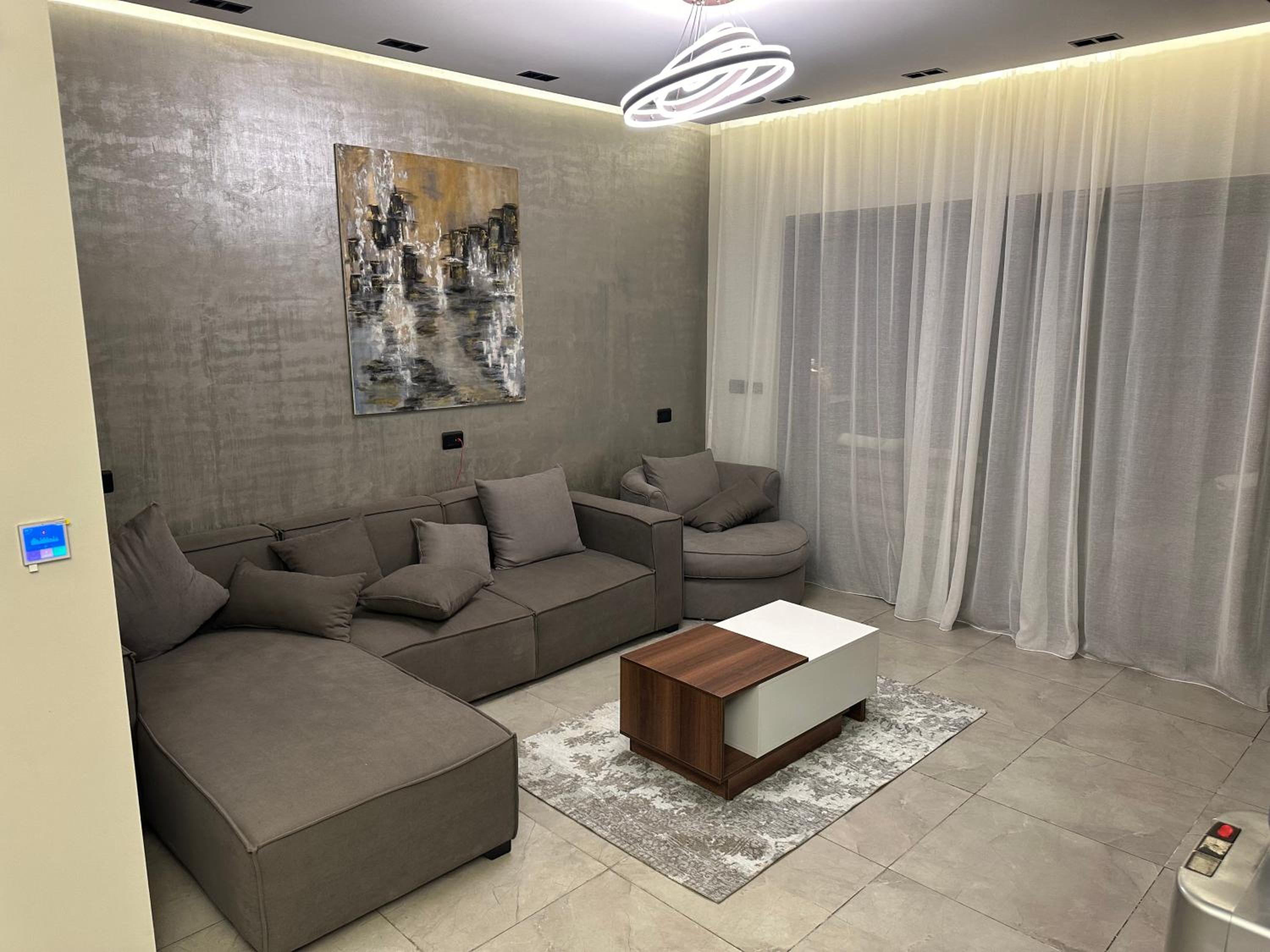 Luxurious Studio overlooking a lake in Privado Madinaty