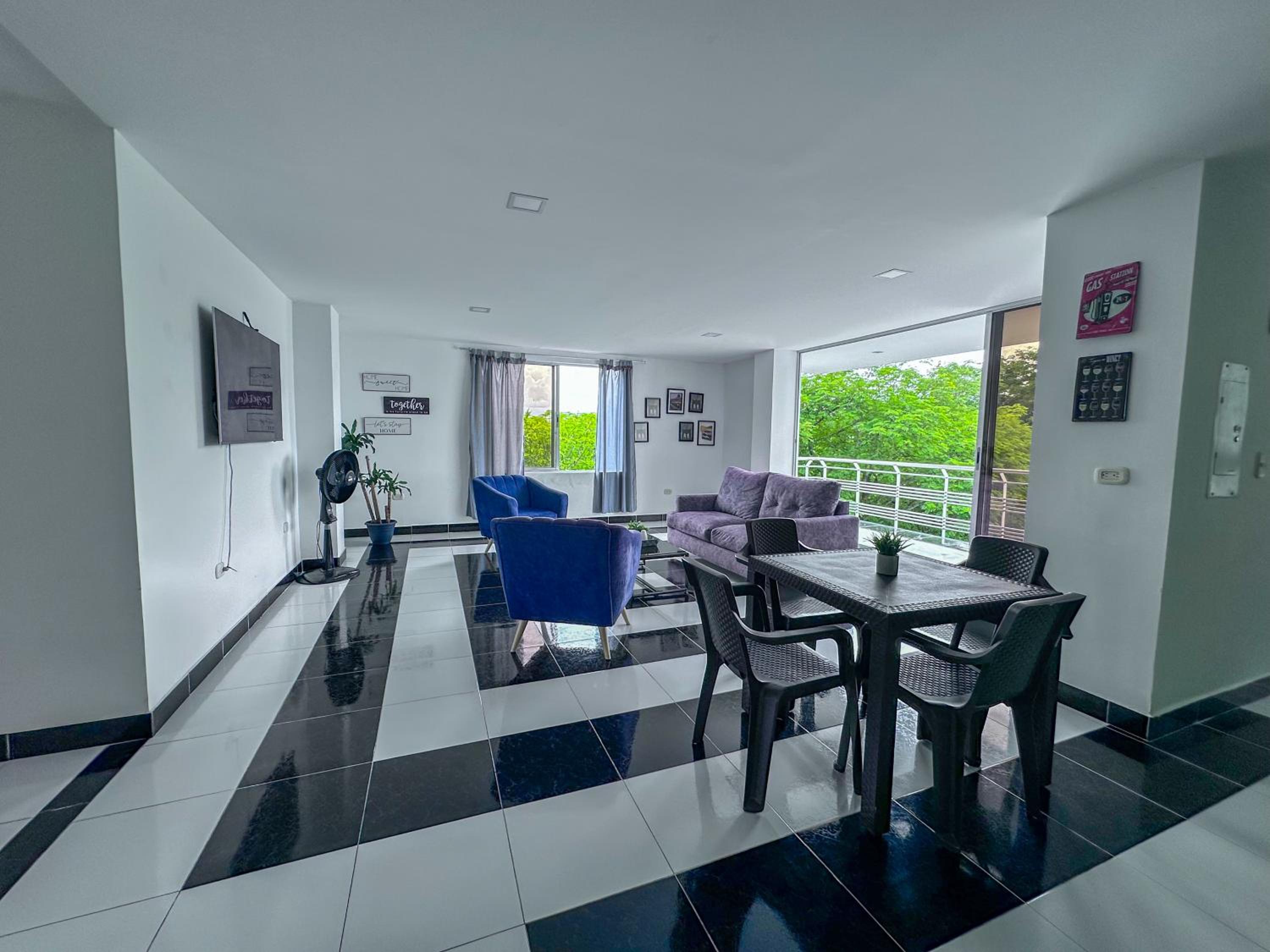 Hotel Amplio Apto familiar con AC en La Orquídea - Image 1