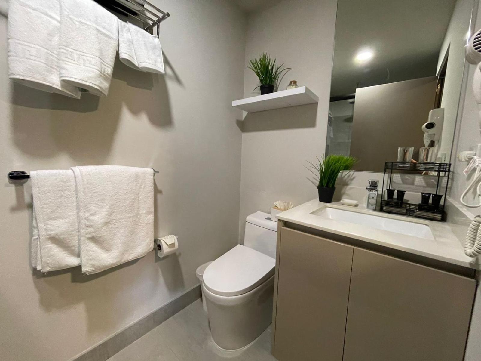 Cozy apartment with terrace, SJ Cosmopolitan Tower #402