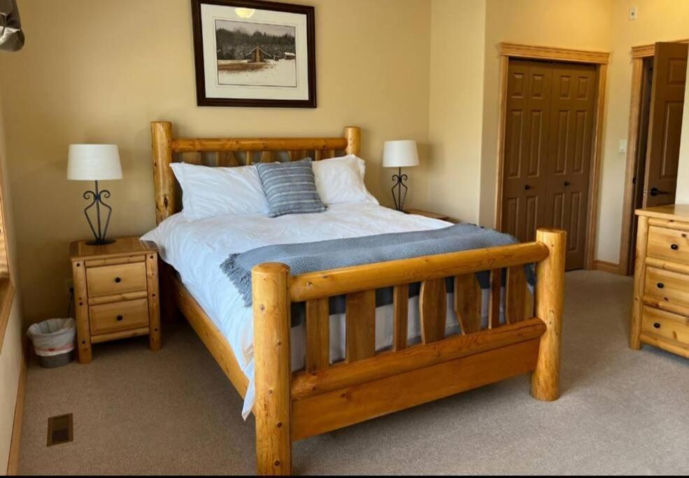 Mountain Escape for Ski and Golf Enthusiasts
