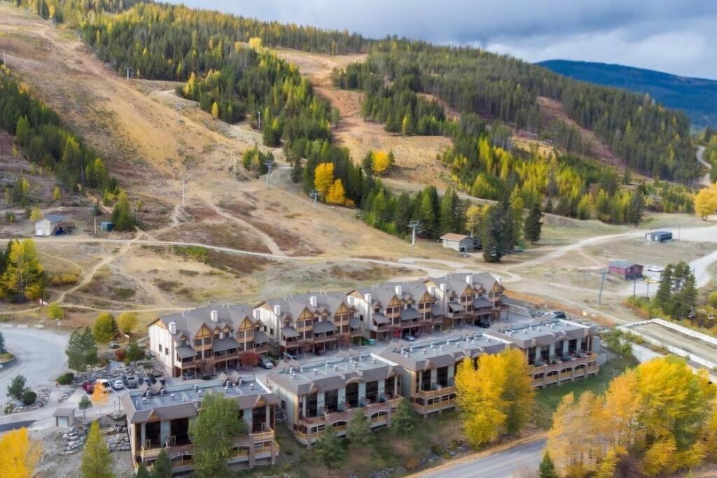 Mountain Escape for Ski and Golf Enthusiasts