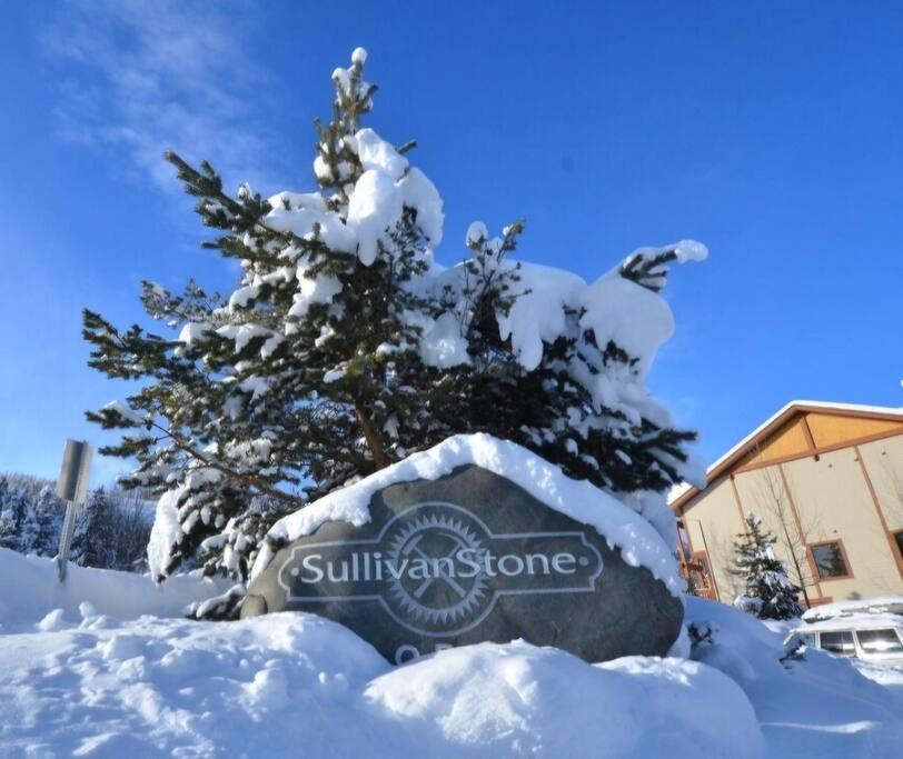 Mountain Escape for Ski and Golf Enthusiasts