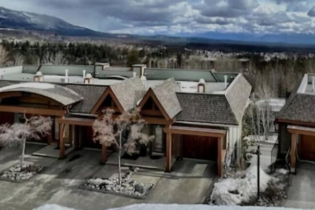 Mountain Escape for Ski and Golf Enthusiasts