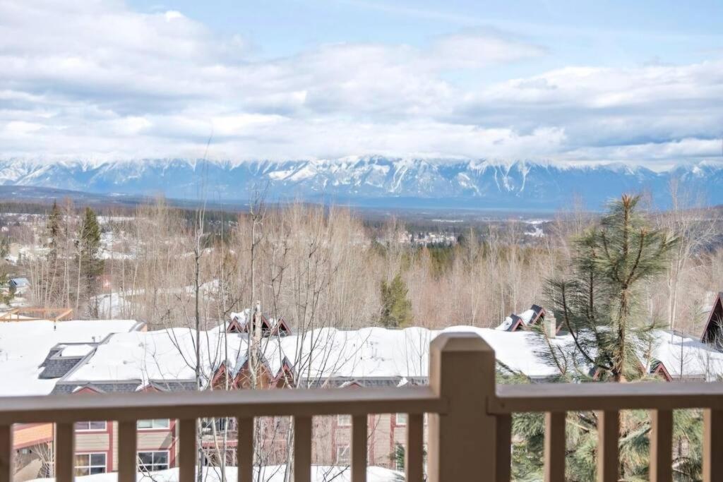 Mountain Escape for Ski and Golf Enthusiasts