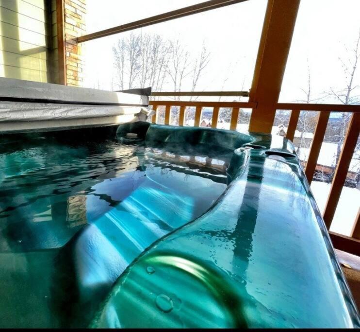 Mountain Escape for Ski and Golf Enthusiasts