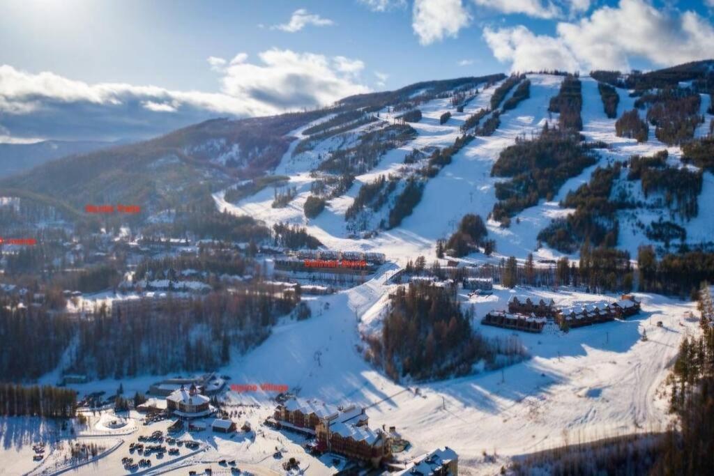 Mountain Escape for Ski and Golf Enthusiasts