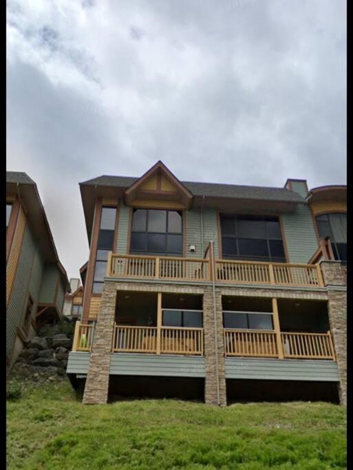 Mountain Escape for Ski and Golf Enthusiasts