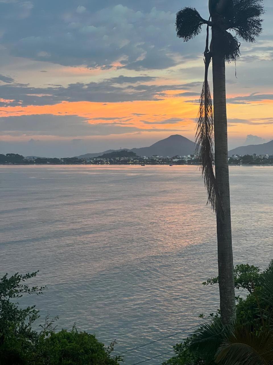 Loft maravilhoso, com vista sensacional do mar