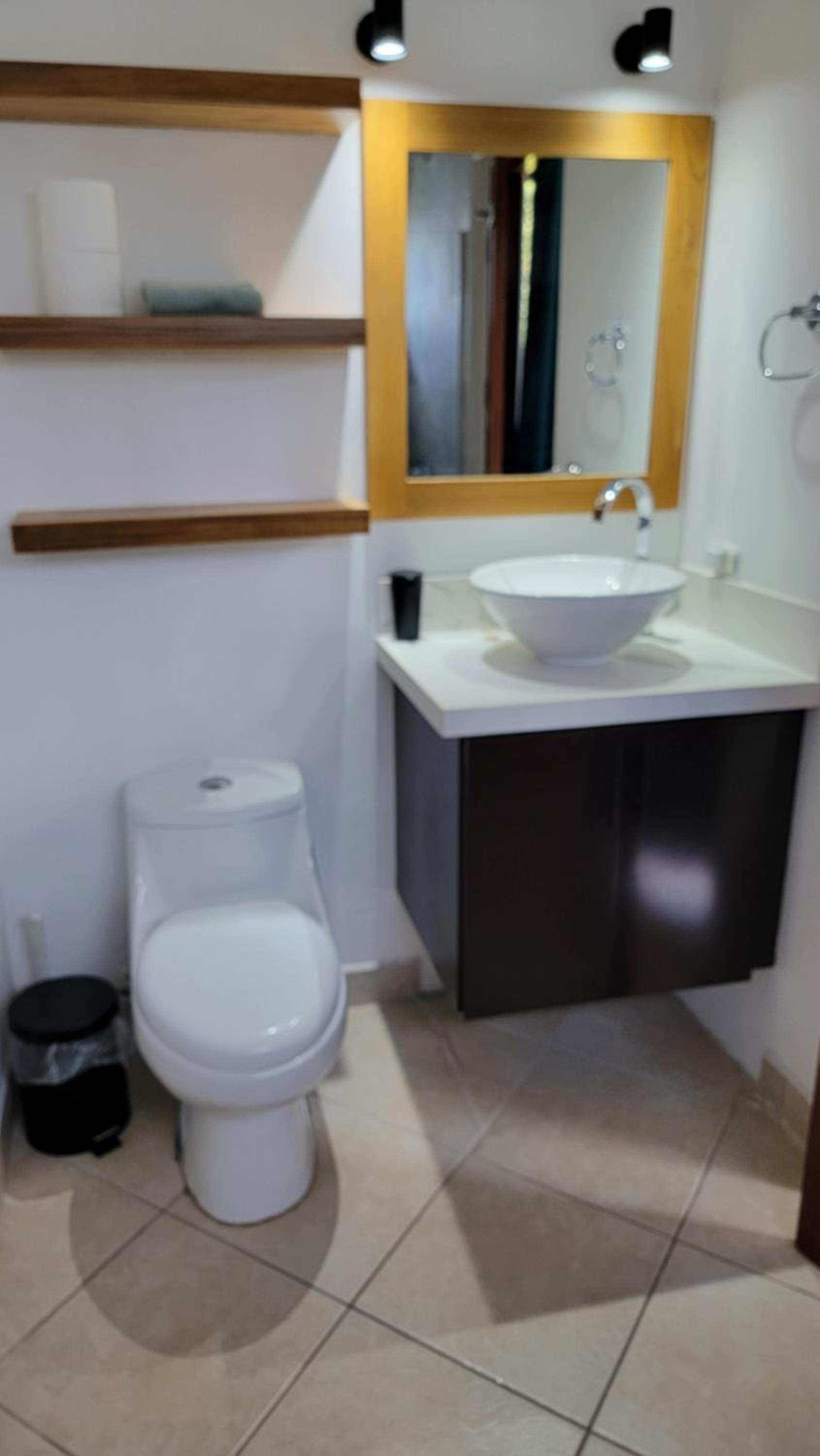 Beautiful newly refurbished 2 bedroom 2 Bathroom 2nd floor condo